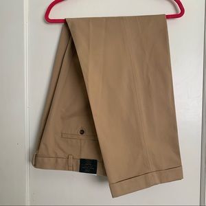 Elliot Fit Pleat-Front Lightweight Pants